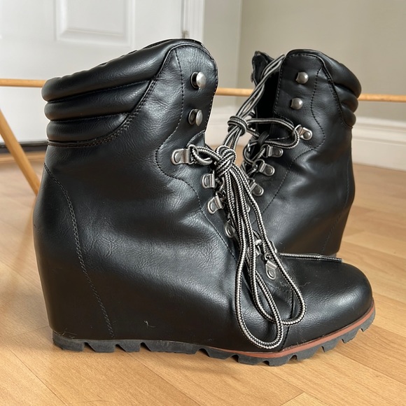 Esprit Shoes - Espirt black heeled boots, lace up, metal loops, 10m, PU upper, PU faux fleece